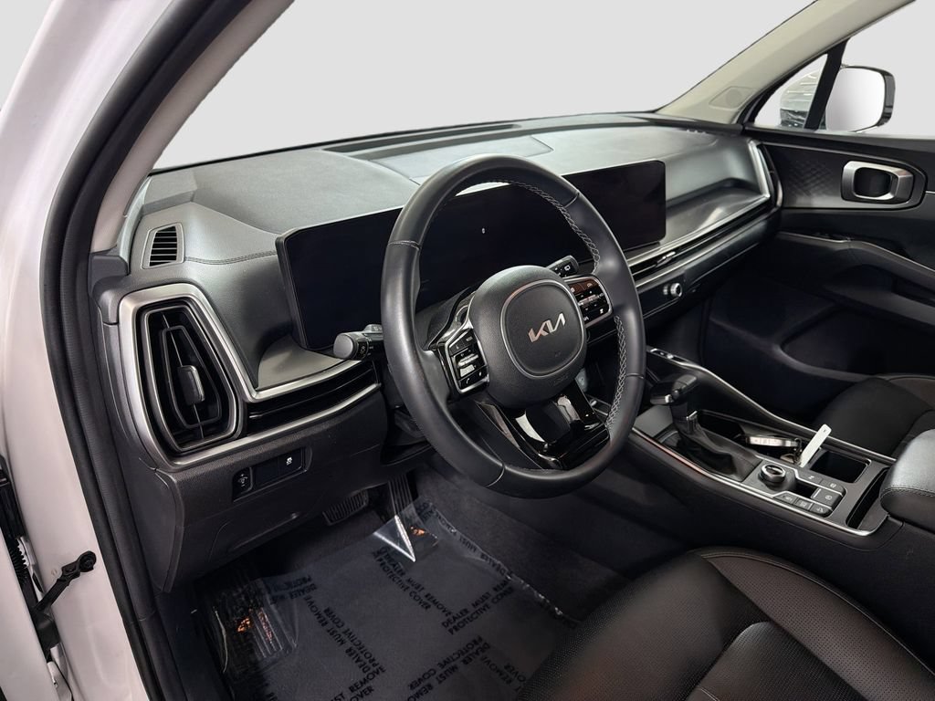 Used 2025 Kia Sorento S AWD/4WD image 11
