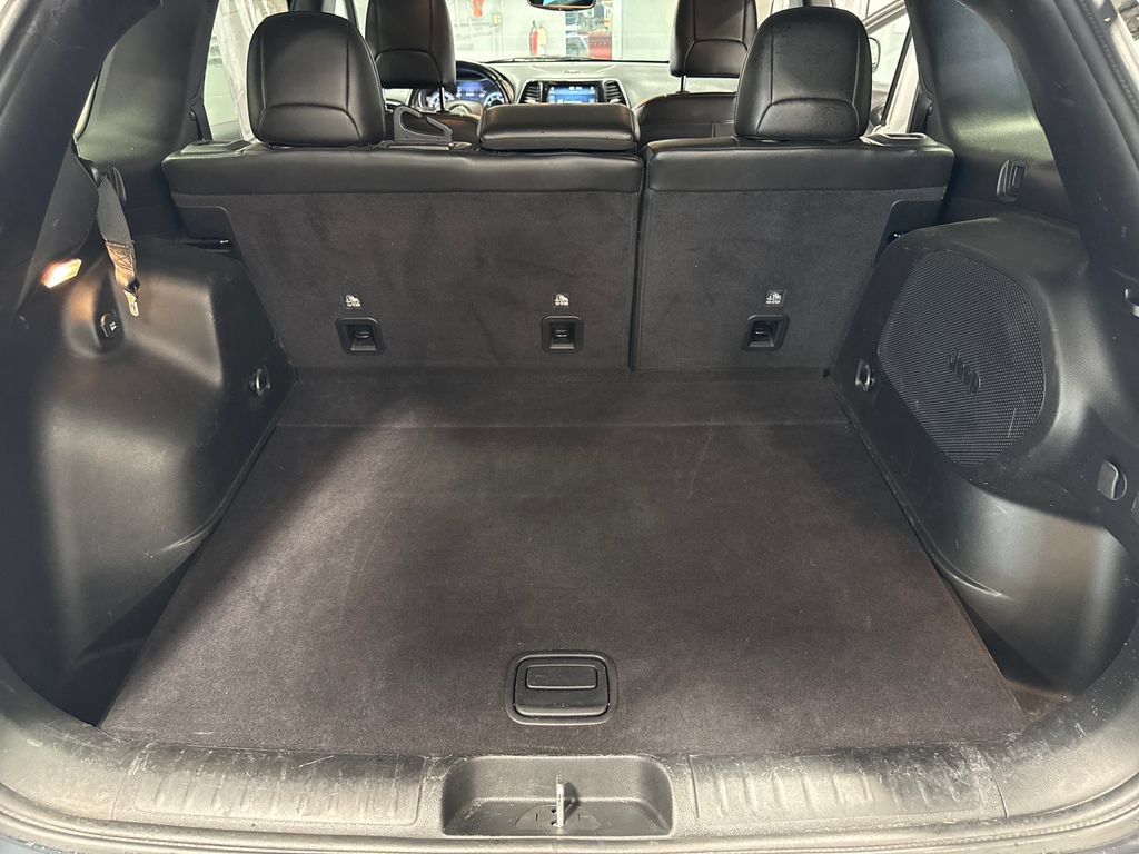 Used 2020 Jeep Cherokee Limited FWD image 40