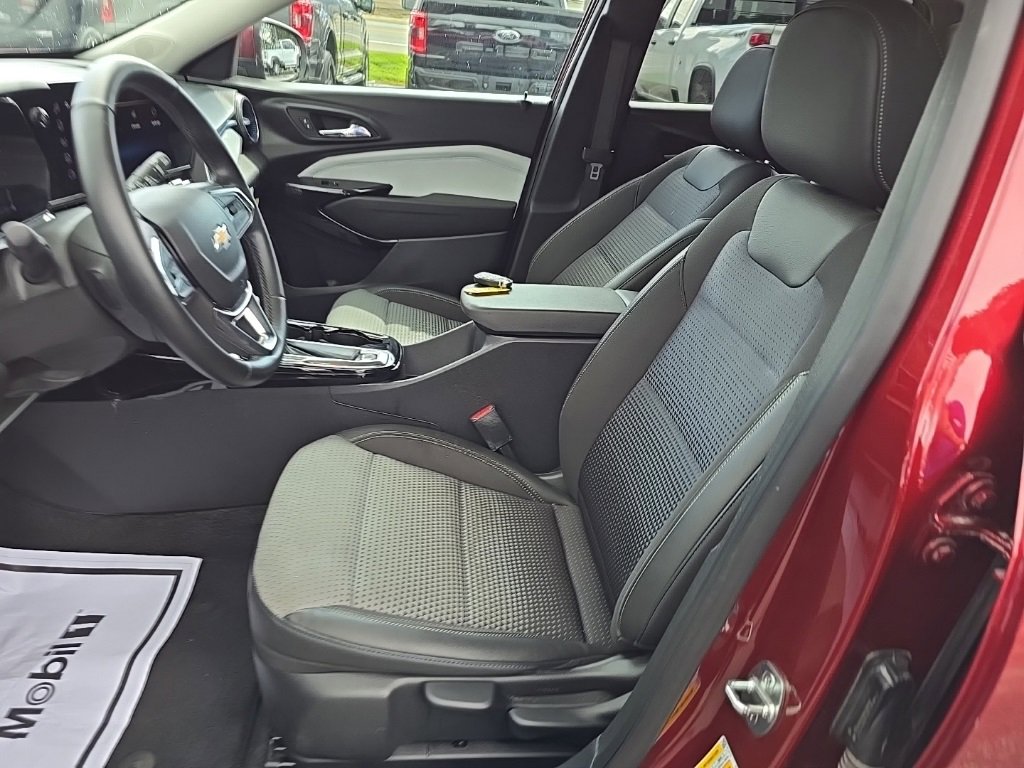 Used 2024 Chevrolet Trax LT w/ Driver Confidence Package image 7
