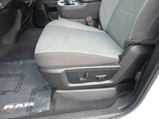 Used 2024 RAM 2500 Big Horn w/ Safety Group image 17