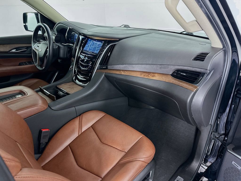 Used 2019 Cadillac Escalade Luxury image 32