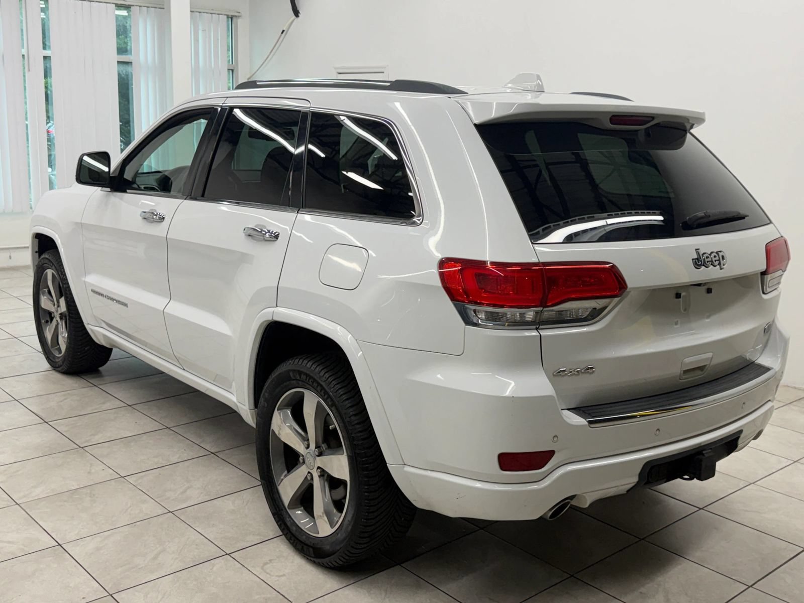 Used 2015 Jeep Grand Cherokee Overland AWD/4WD image 7
