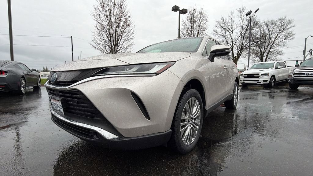 Used 2021 Toyota Venza XLE w/ Carpet Mat Package (TMS) image 9