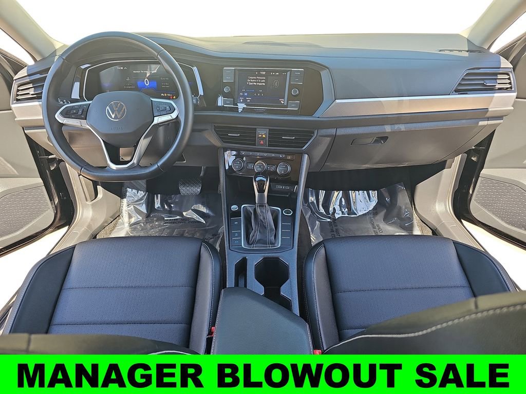 Used 2024 Volkswagen Jetta SE image 9