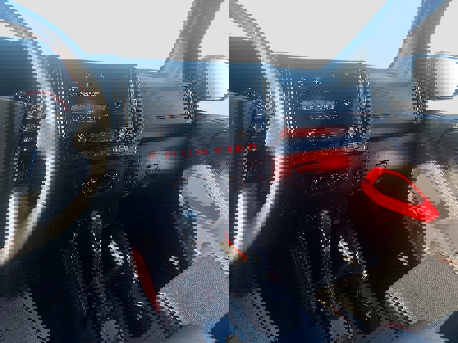 Used 2025 Nissan Frontier Pro-X w/ Pro Convenience Package image 24