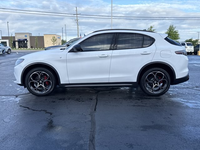 Used 2024 Alfa Romeo Stelvio Ti AWD/4WD image 12