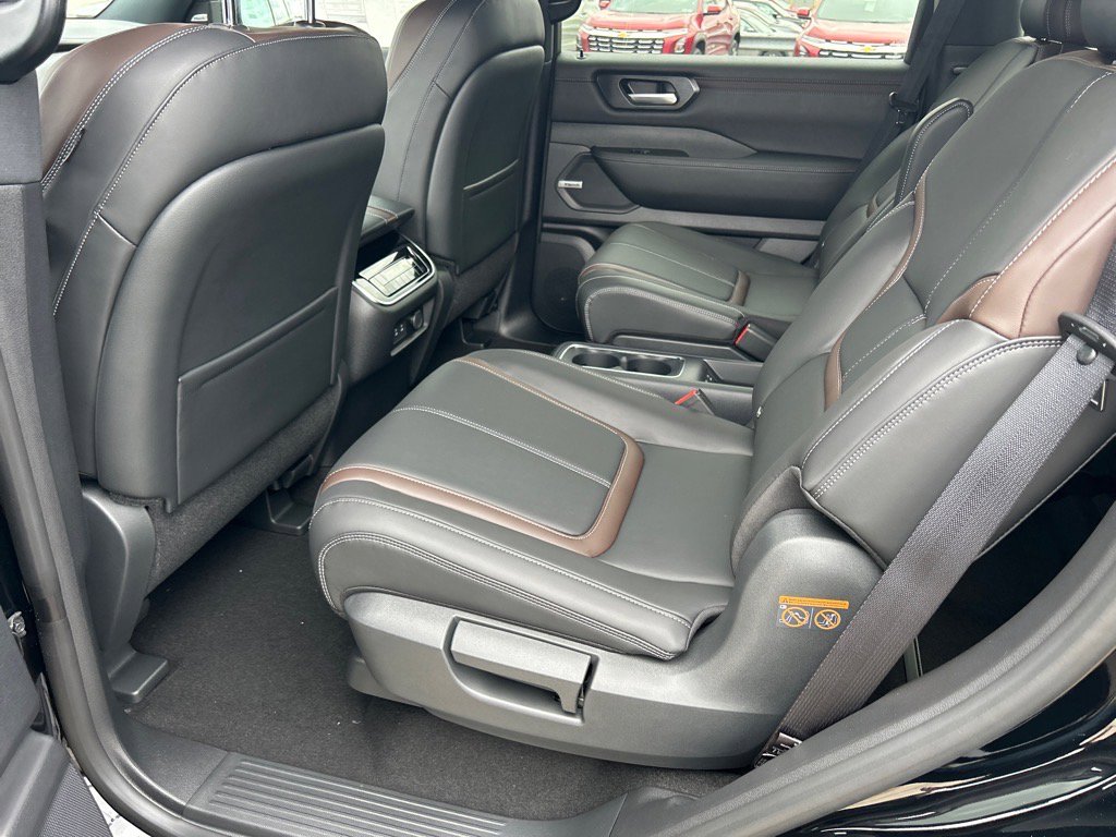 New 2025 Nissan Armada SL w/ Captain's Chari Seat Package image 7