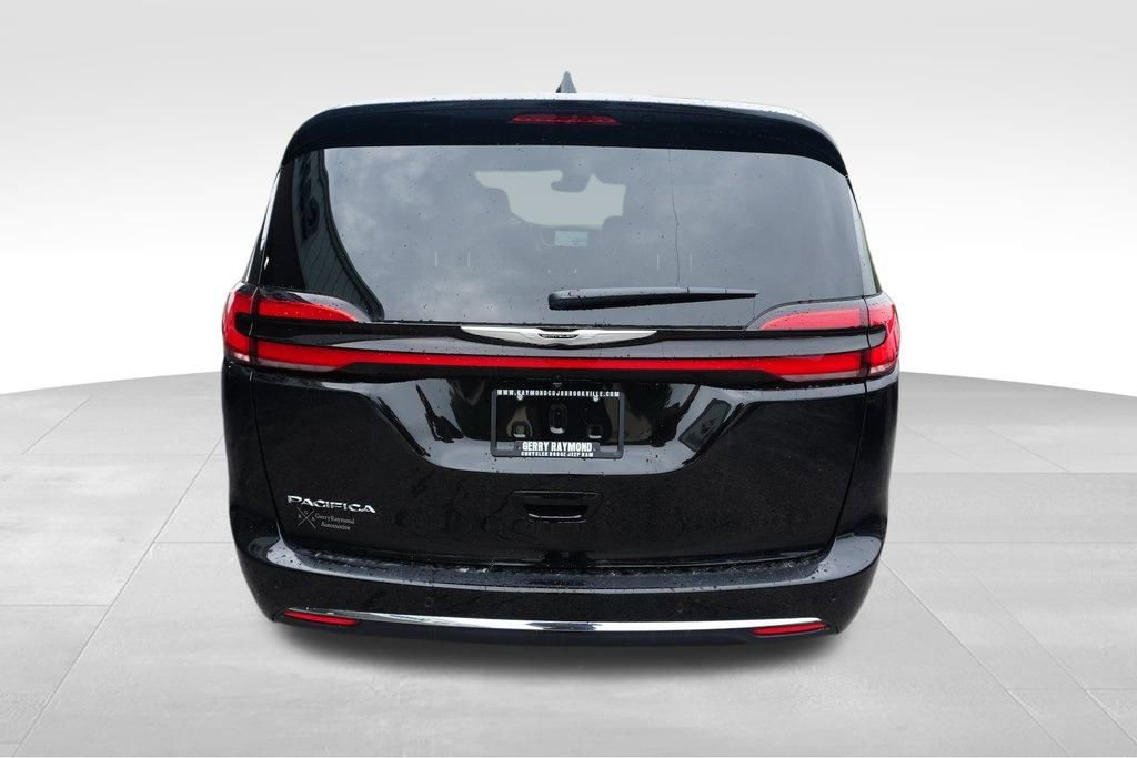 New 2026 Chrysler Pacifica Select image 4