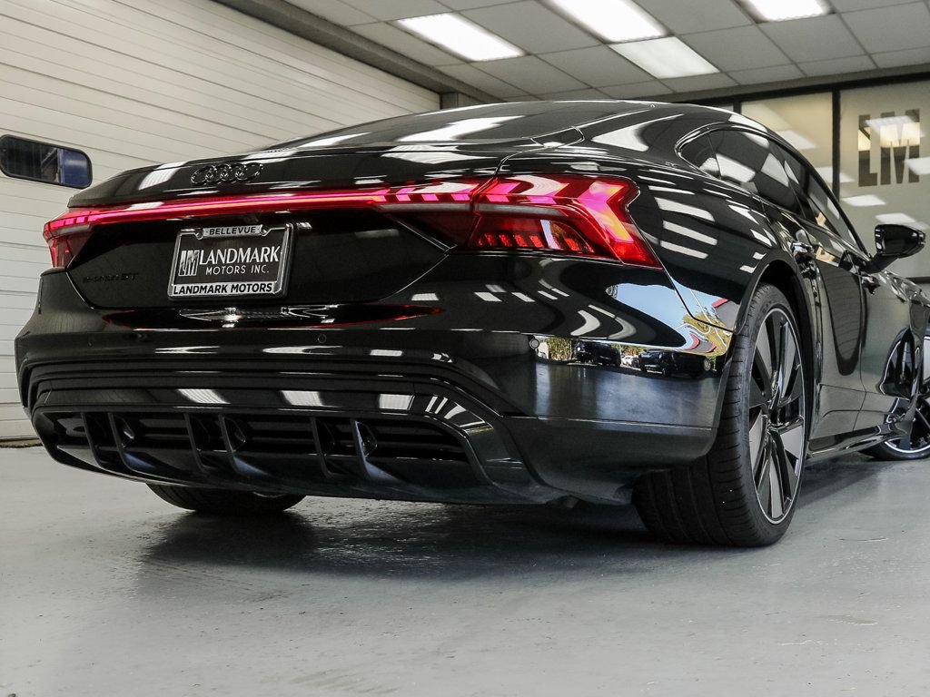 Used 2024 Audi e-tron GT Prestige AWD/4WD image 32