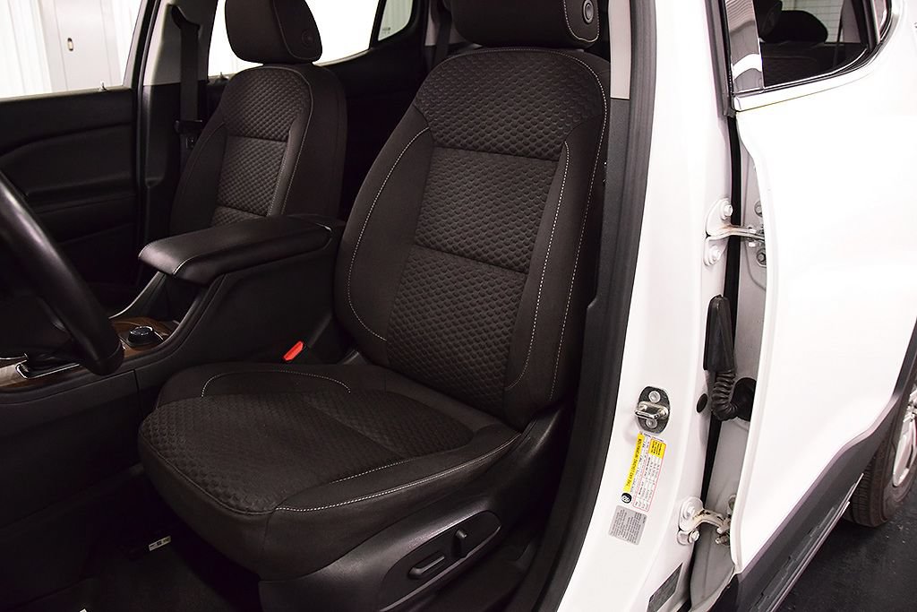 Used 2017 GMC Acadia SLE w/ LPO, Floor Liner Package FWD image 27