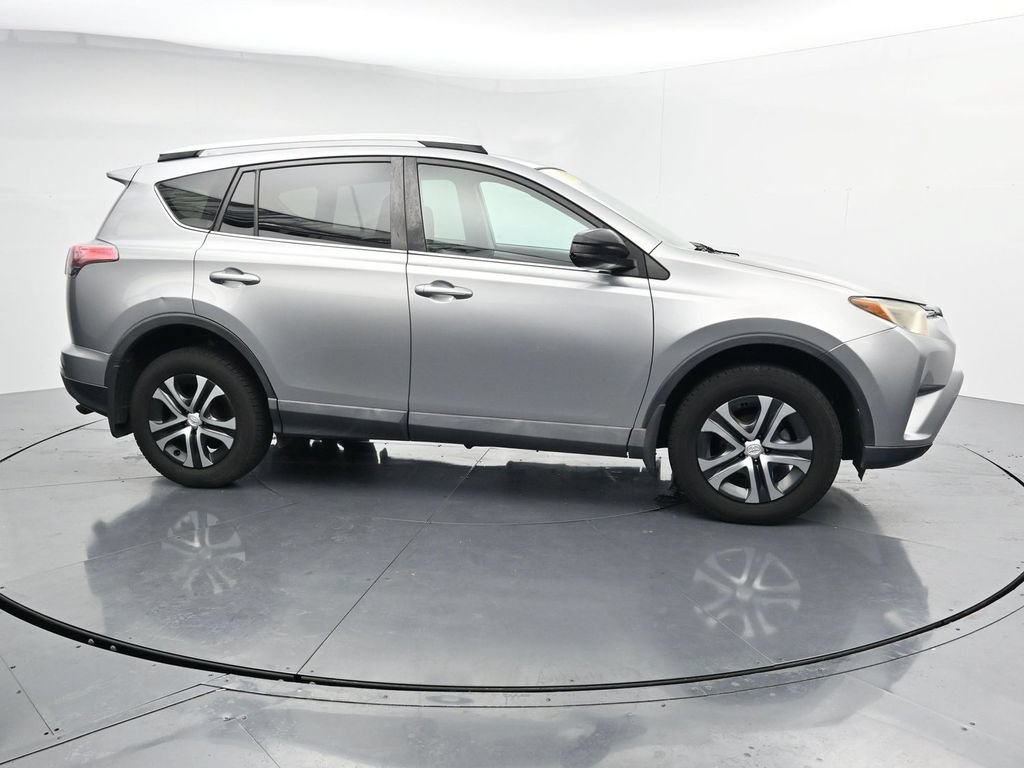 Used 2016 Toyota RAV4 LE AWD/4WD image 9