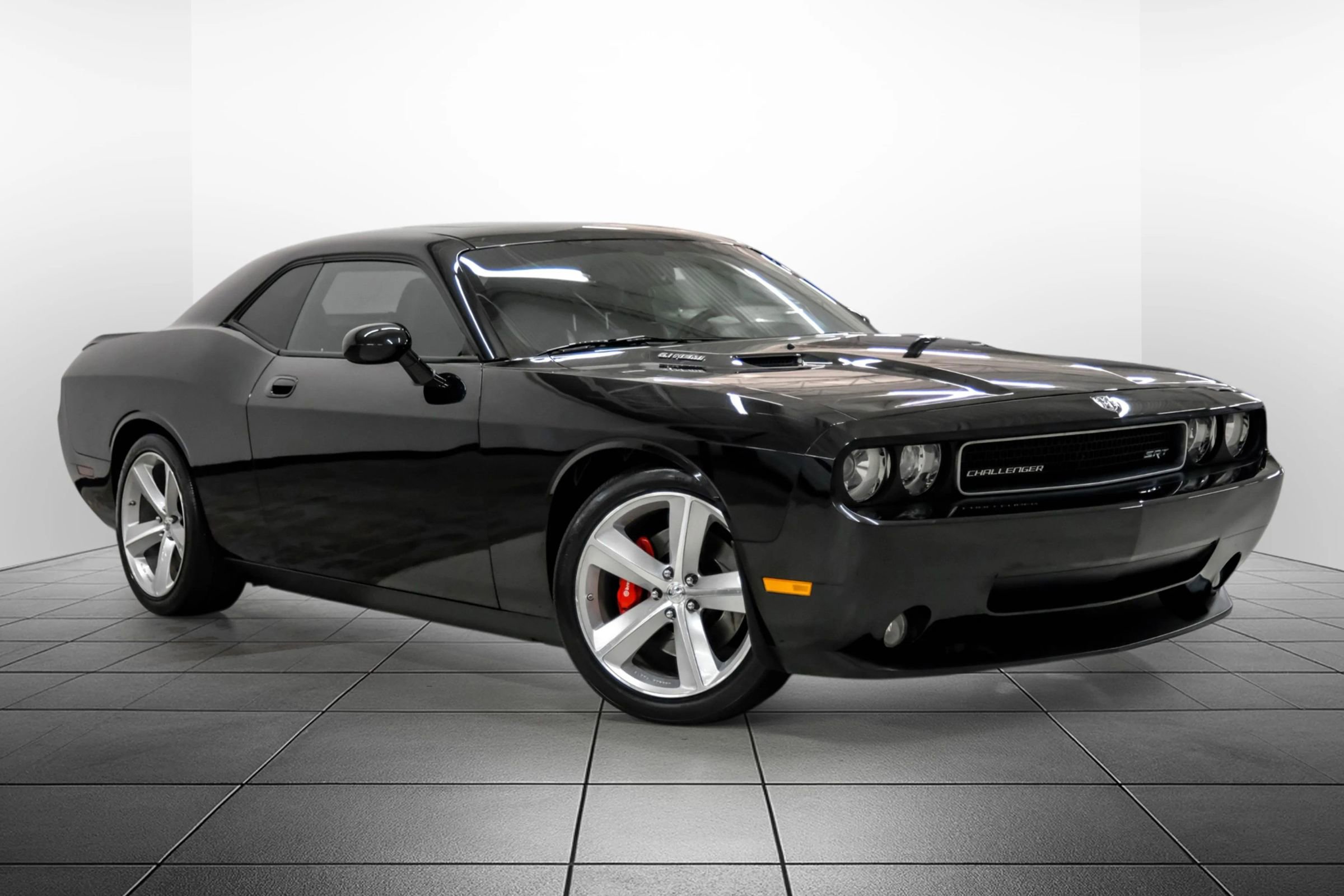 Used 2009 Dodge Challenger SRT8 w/ SRT Option Group II RWD image 6
