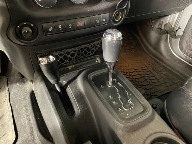 Used 2017 Jeep Wrangler Unlimited Sahara AWD/4WD image 9