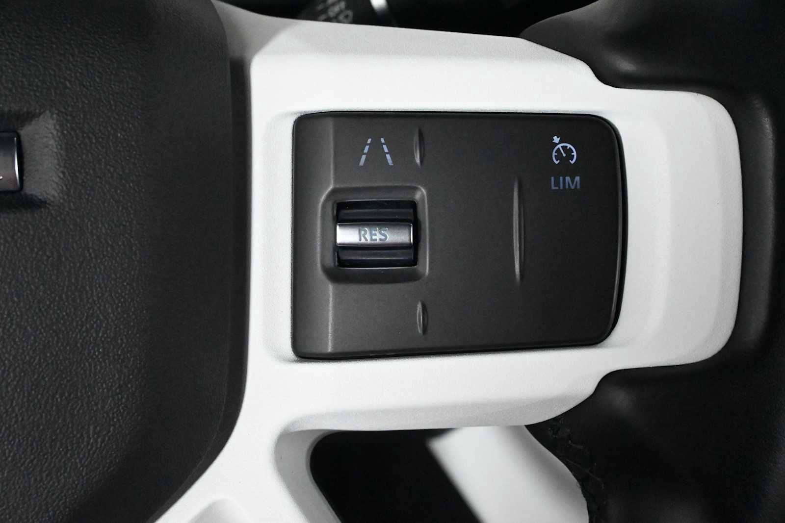 Used 2022 Land Rover Defender 110 X-Dynamic SE AWD/4WD image 24