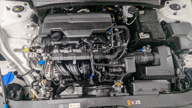 Used 2025 Hyundai Elantra SE FWD image 31