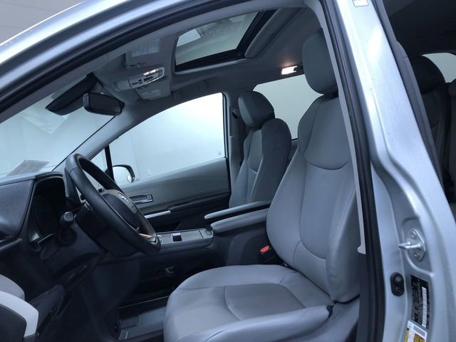 Used 2021 Toyota Sienna XLE image 18