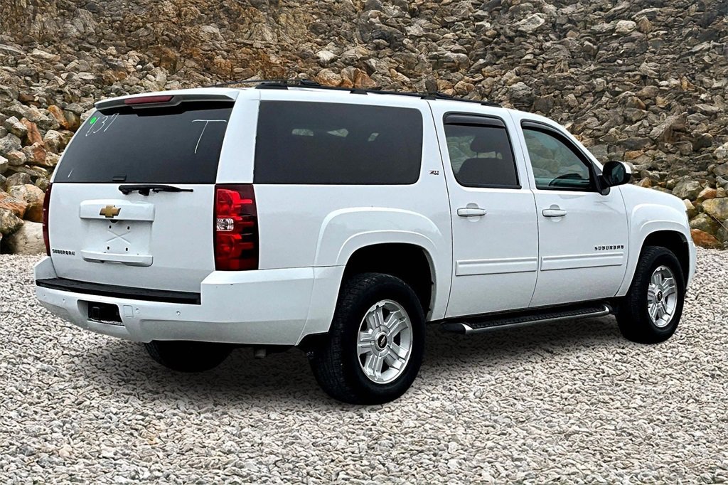Used 2013 Chevrolet Suburban LT image 2