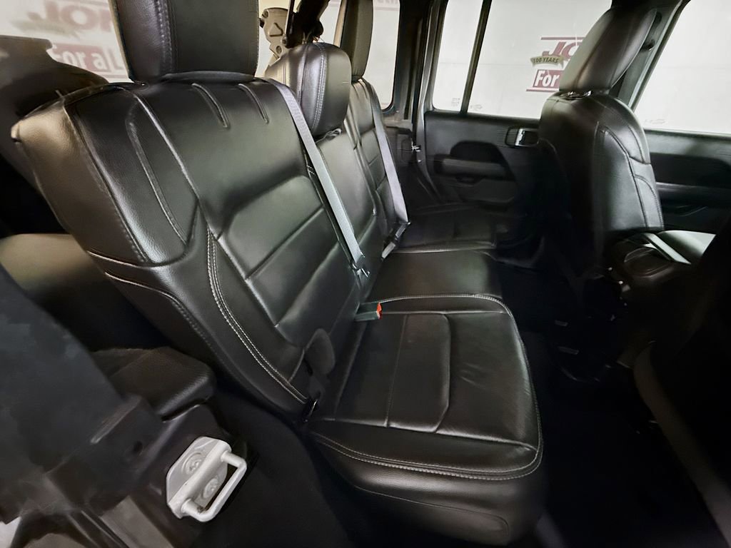 Used 2018 Jeep Wrangler Unlimited Sahara image 31