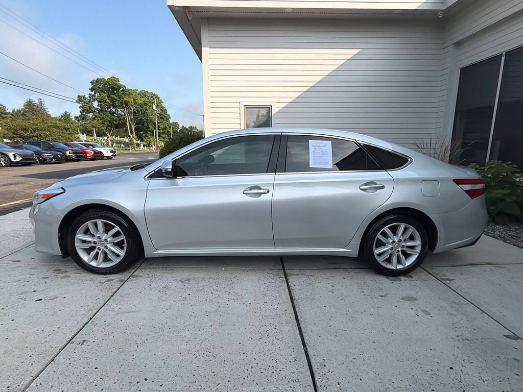 Used 2013 Toyota Avalon XLE FWD image 12