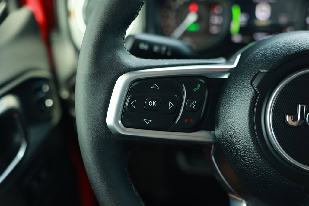 Used 2025 Jeep Wrangler Unlimited Sahara image 23