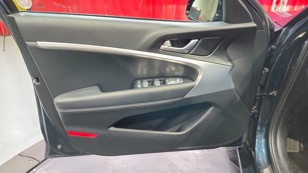 Used 2023 Genesis G70 2.0T AWD/4WD image 33