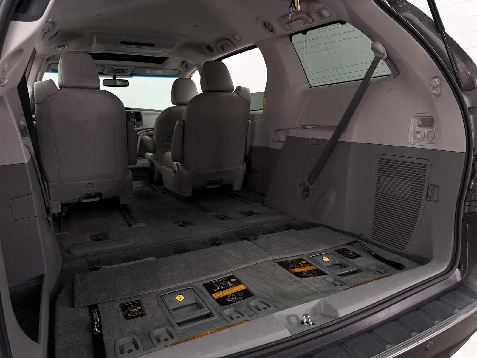 Used 2014 Toyota Sienna XLE w/ XLE Premium Package AWD/4WD image 30