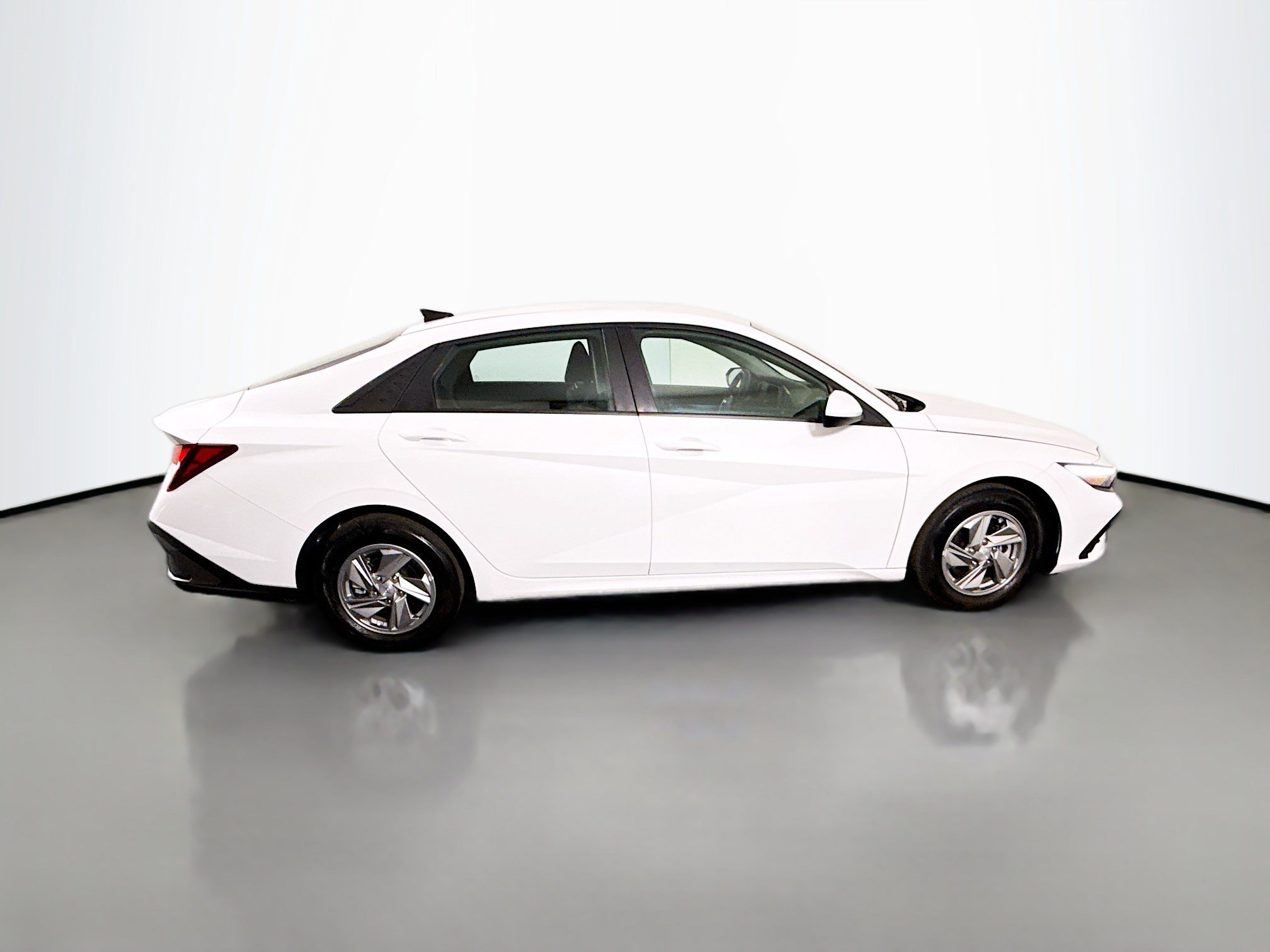Used 2025 Hyundai Elantra SE FWD image 11