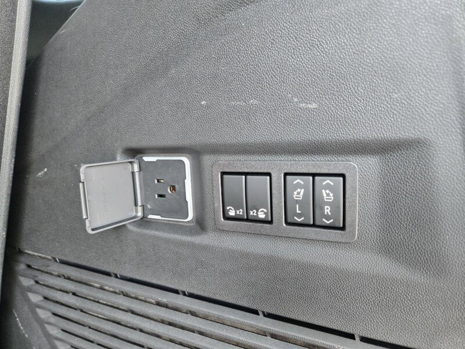 Used 2024 Chevrolet Tahoe Premier image 8