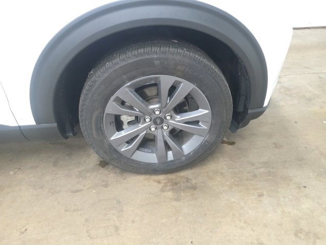 Used 2023 Ford Explorer XLT w/ Equipment Group 202A image 4