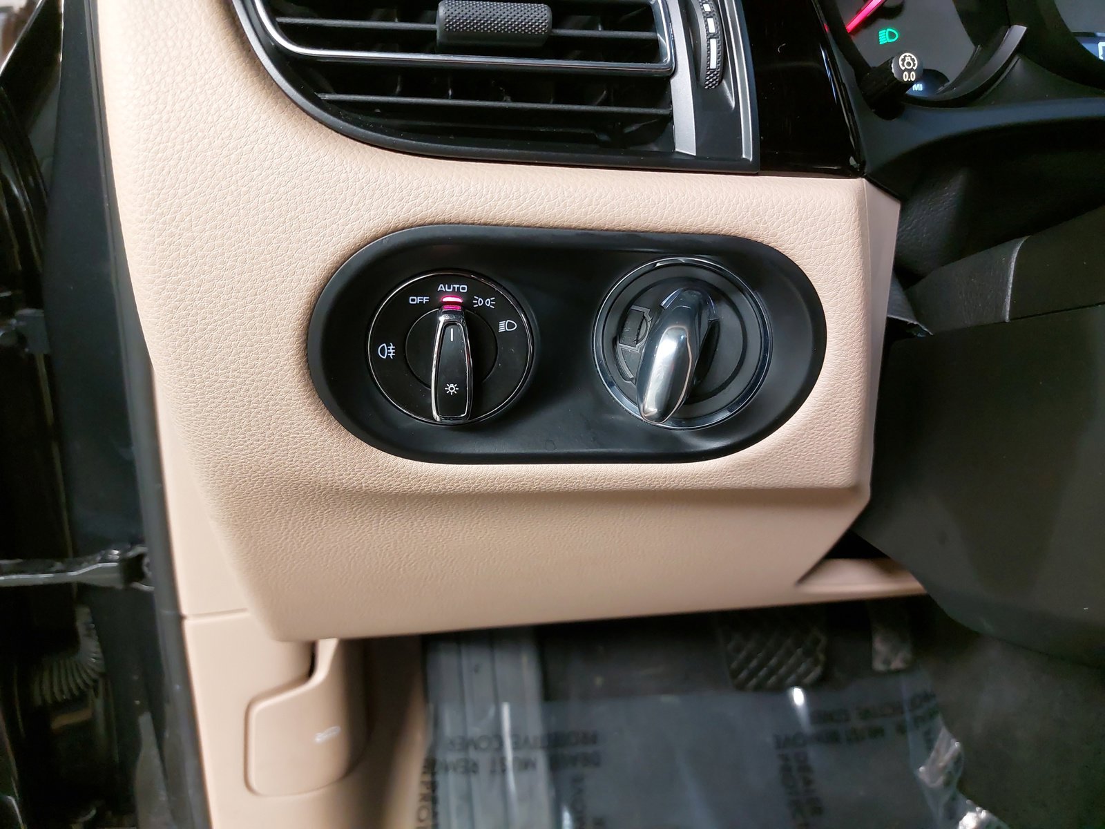 Used 2019 Porsche Macan AWD/4WD image 28