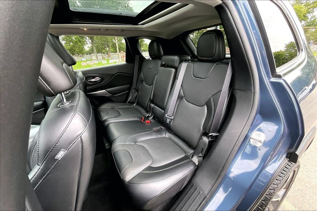Used 2022 Jeep Cherokee Limited w/ Elite Package AWD/4WD image 25