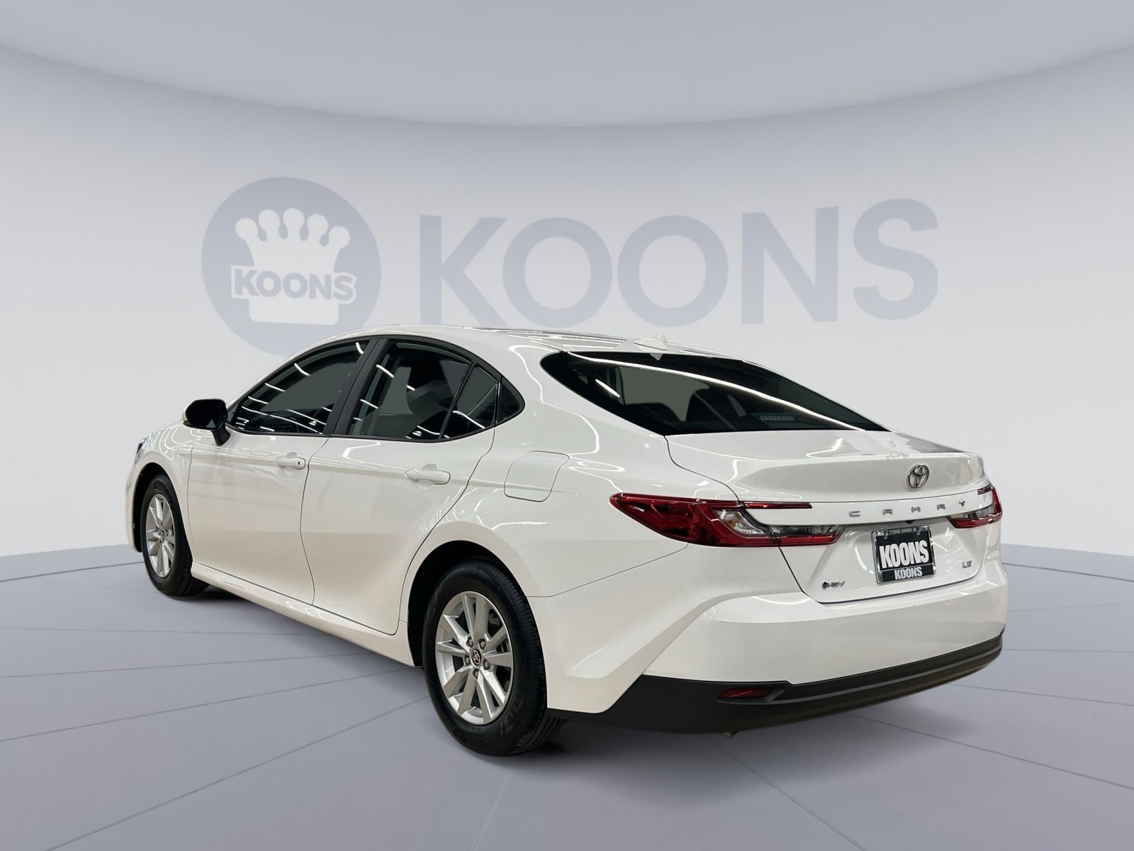 Used 2025 Toyota Camry LE image 4