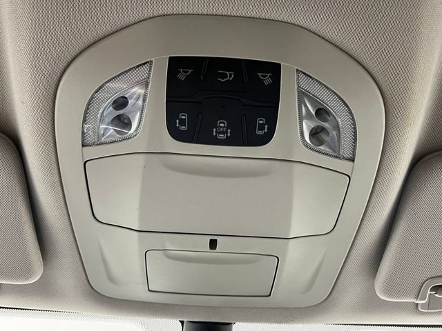 Used 2024 Chrysler Pacifica Touring-L FWD image 17