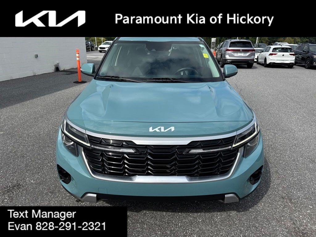 Used 2025 Kia Seltos EX FWD image 2