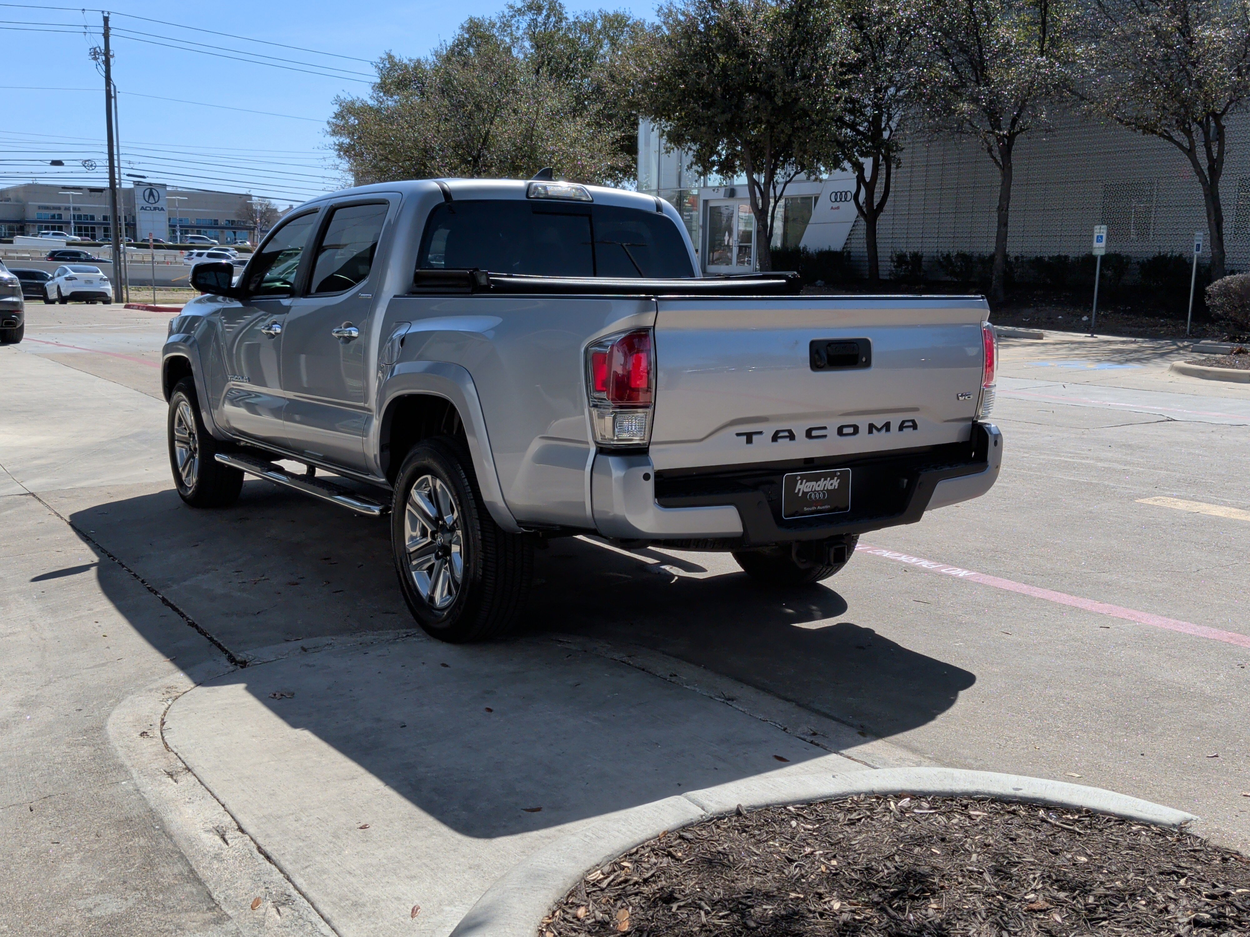 Used 2018 Toyota Tacoma Limited image 8