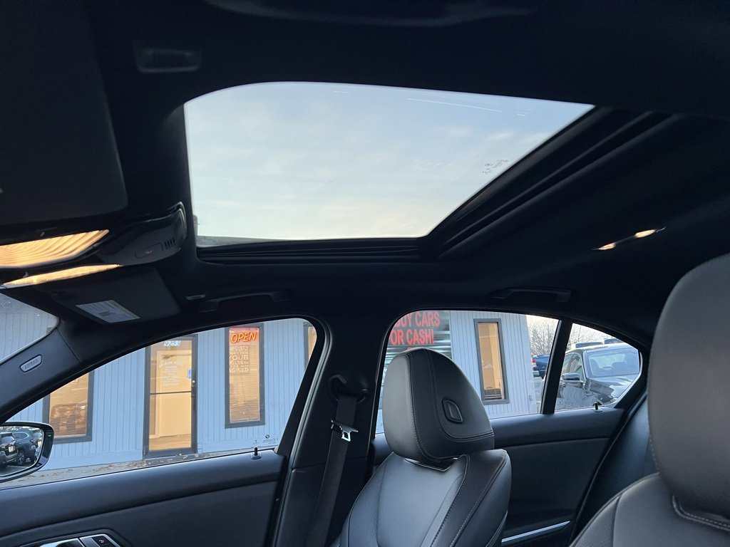 Used 2022 BMW 330i xDrive Sedan w/ Driving Assistance Package image 14