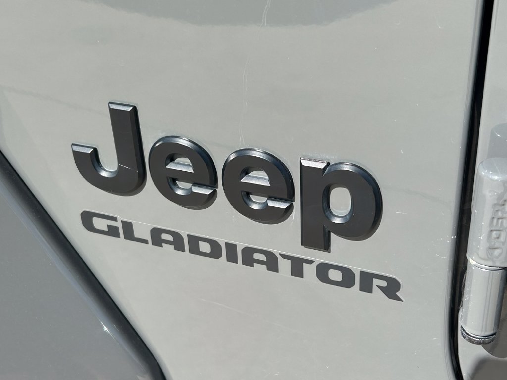 Used 2022 Jeep Gladiator Sport AWD/4WD image 14
