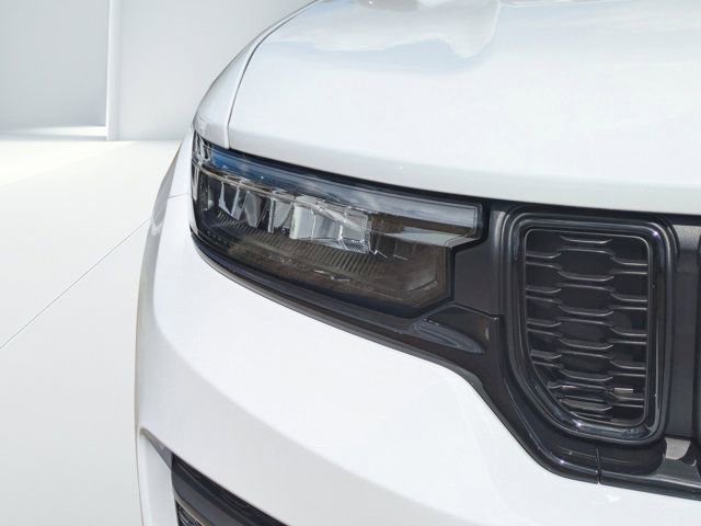 New 2025 Jeep Grand Cherokee Altitude image 8