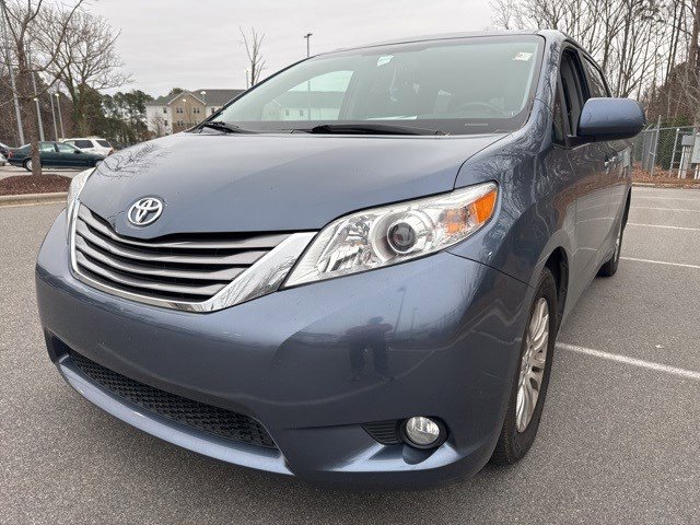 Used 2015 Toyota Sienna XLE image 8