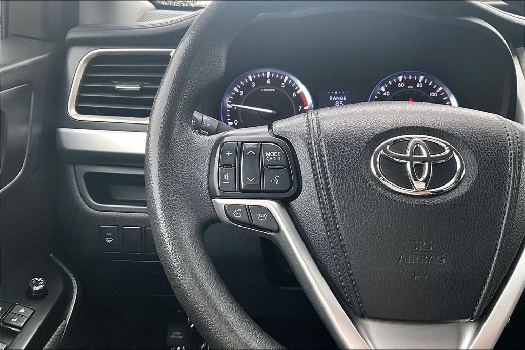 Used 2014 Toyota Highlander LE FWD image 24