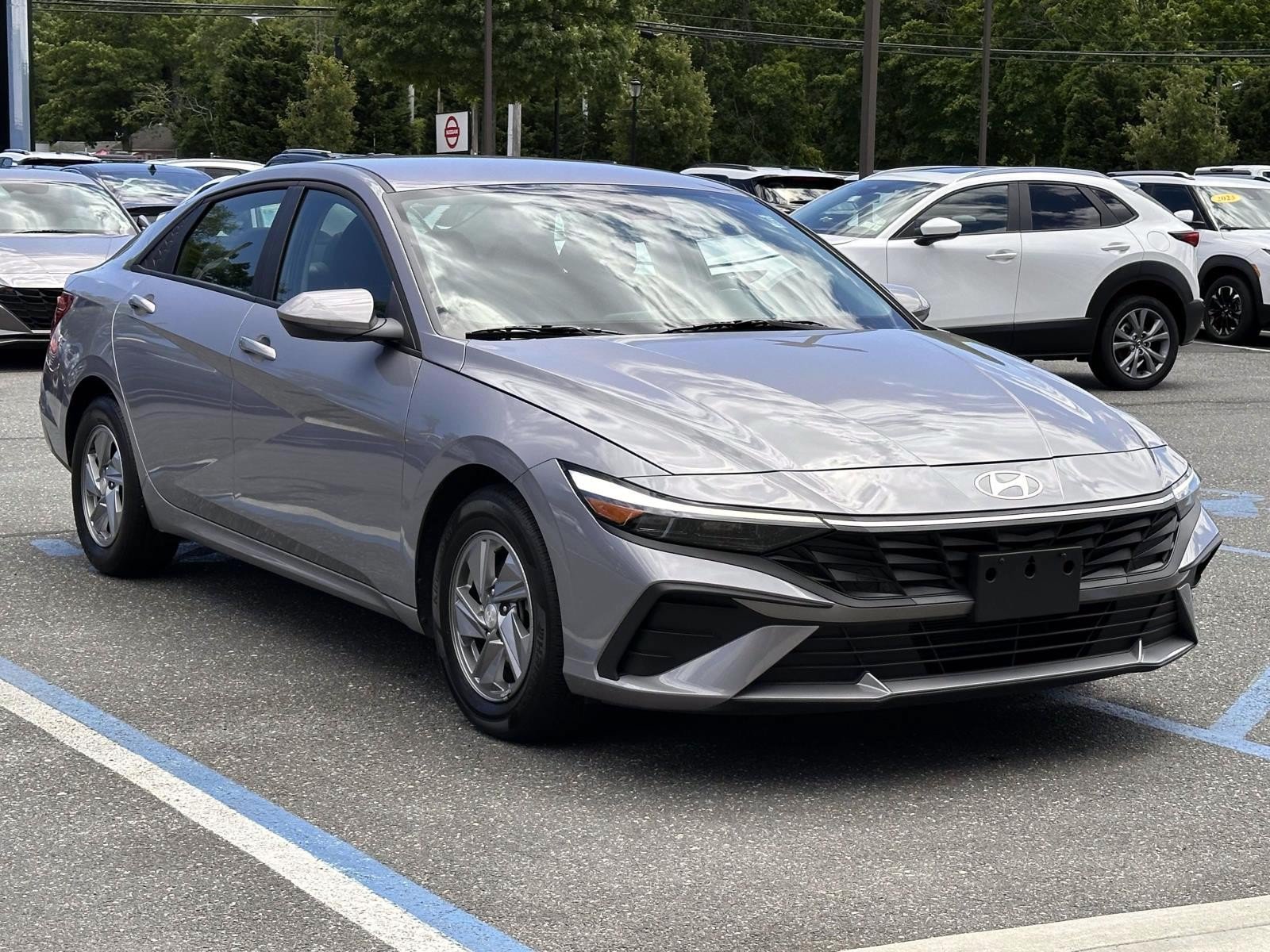 Used 2025 Hyundai Elantra SE FWD image 5