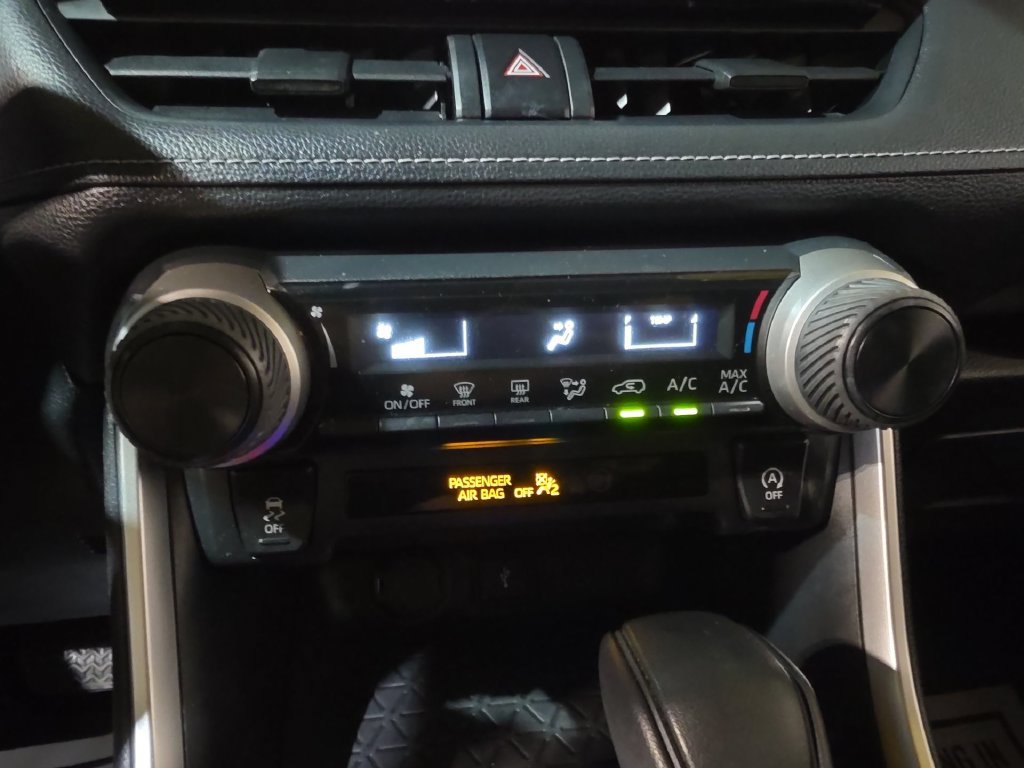 Used 2021 Toyota RAV4 LE AWD/4WD image 16