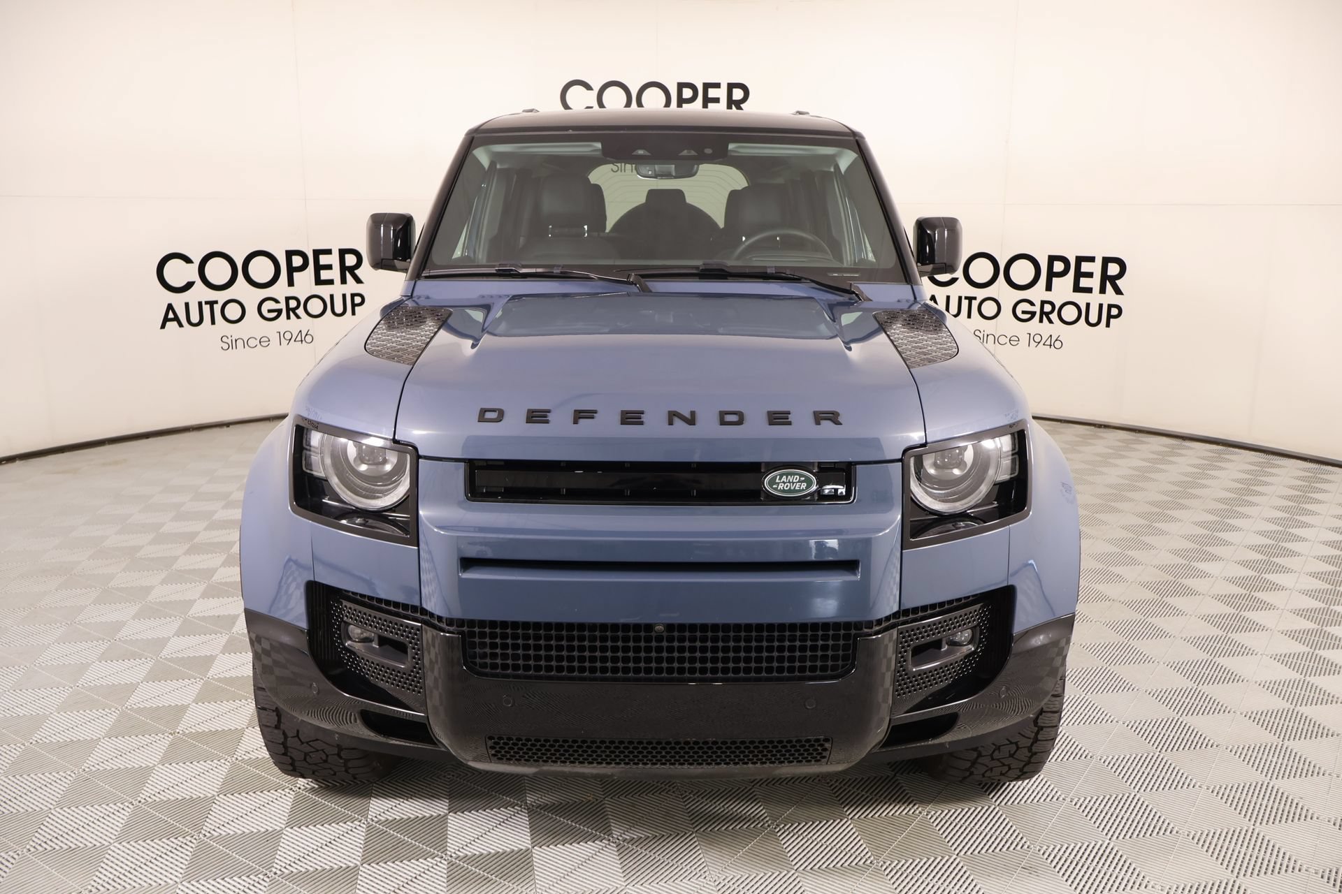 Used 2025 Land Rover Defender 110 X-Dynamic SE AWD/4WD image 10
