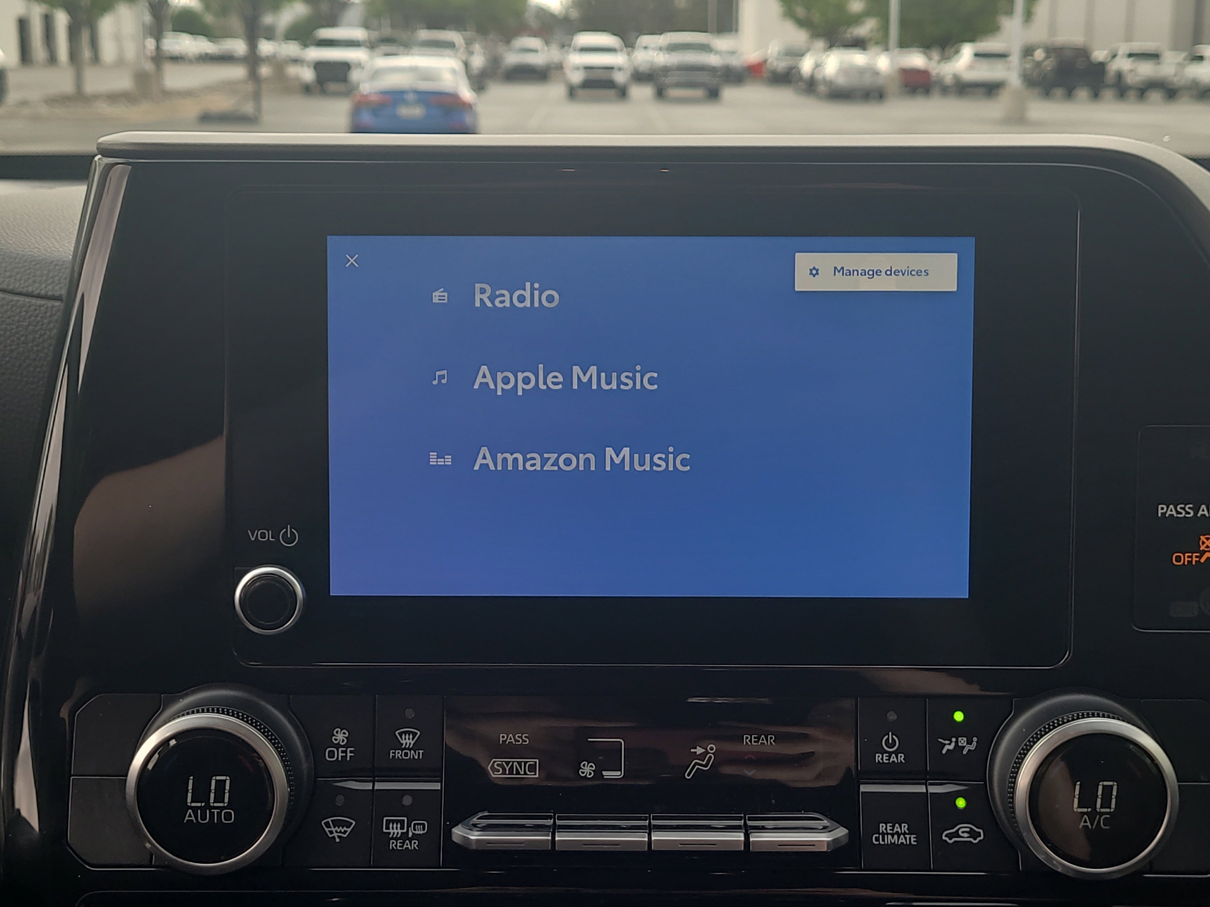 Used 2023 Toyota Highlander LE image 23