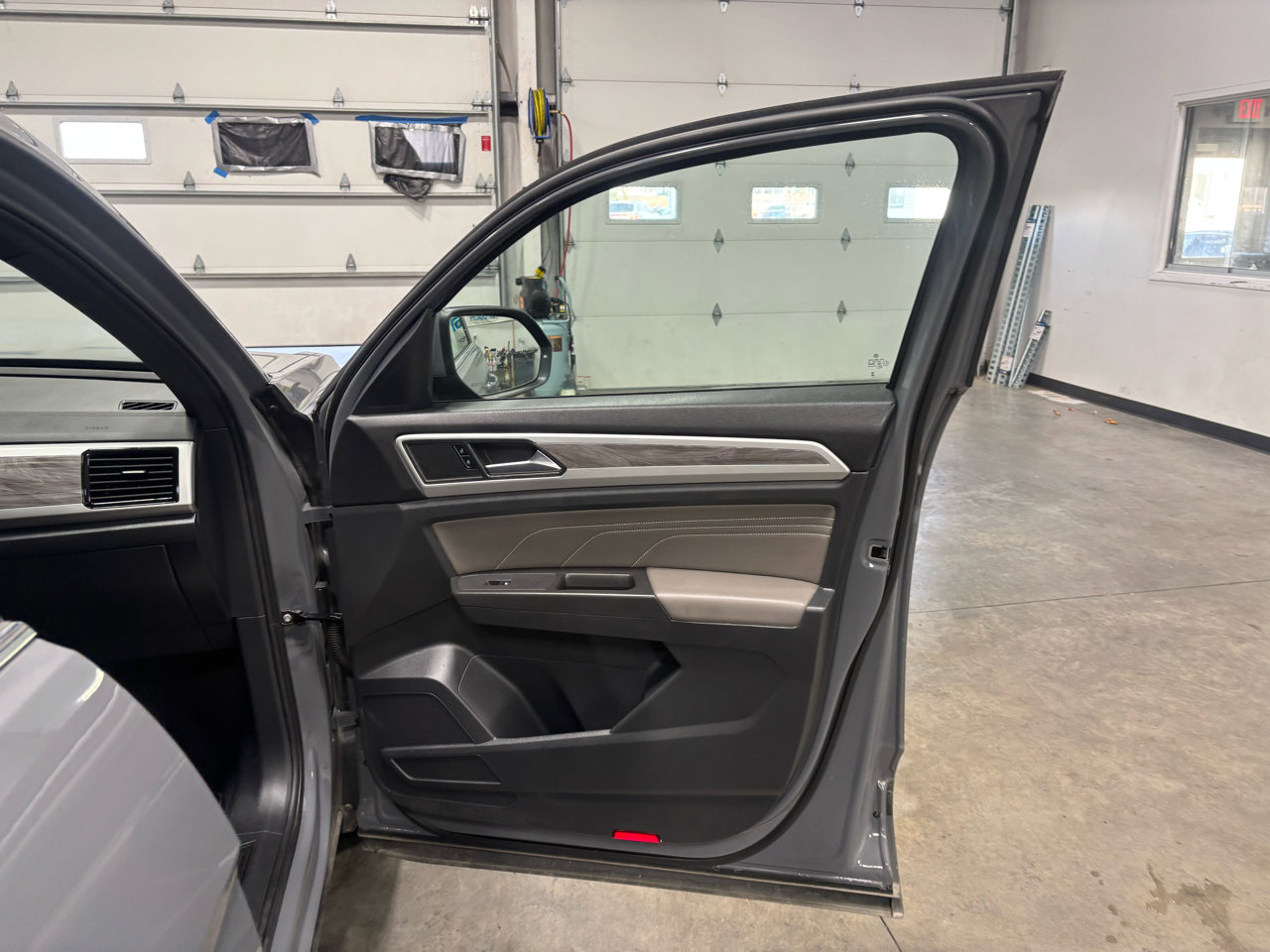 Used 2023 Volkswagen Atlas SE w/ Technology Package w/ Black Wheel Package image 36