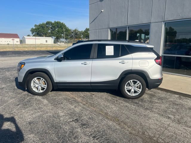 Used 2022 GMC Terrain SLE w/ Driver Convenience Package FWD image 8