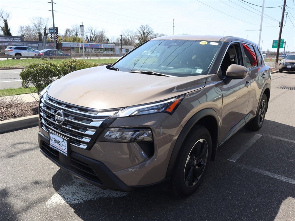Certified 2025 Nissan Rogue SV image 9