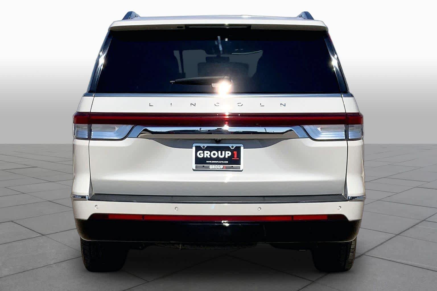 Used 2022 Lincoln Navigator Reserve AWD/4WD image 5