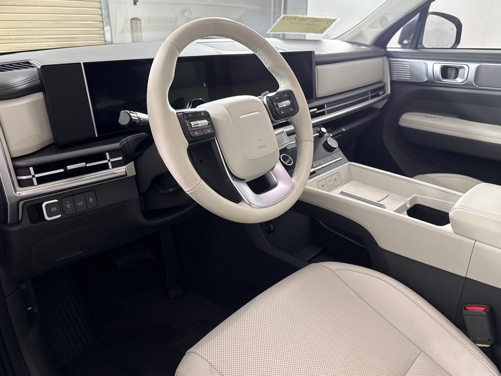Used 2025 Hyundai Santa Fe SEL FWD image 17