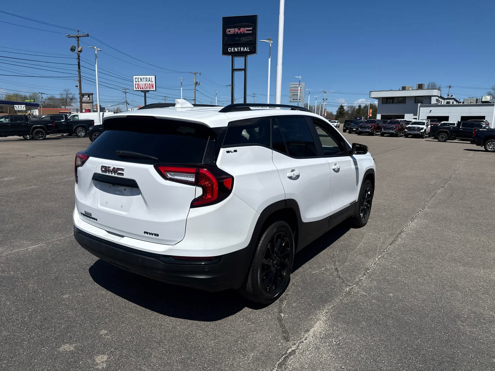 Used 2023 GMC Terrain SLE w/ Driver Convenience Package AWD/4WD image 5